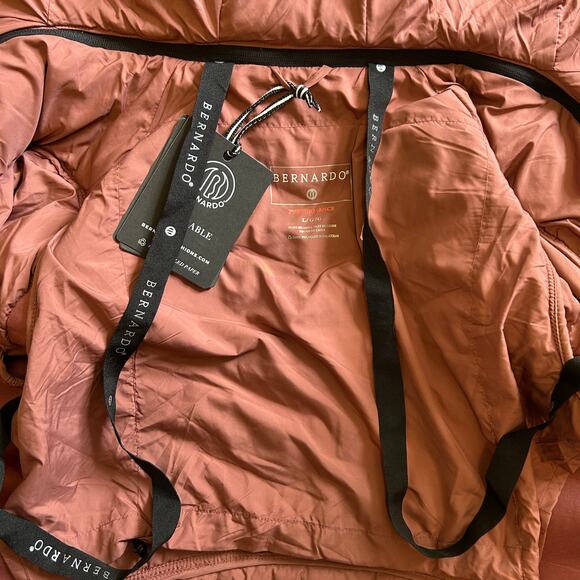 Bernardo Performance Jacket Coat Hood Packable Pockets Side Panels Extra Stretch - Picture 7 of 11